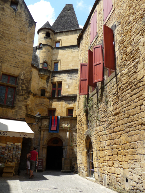Sarlat-la-Canéda (24km)